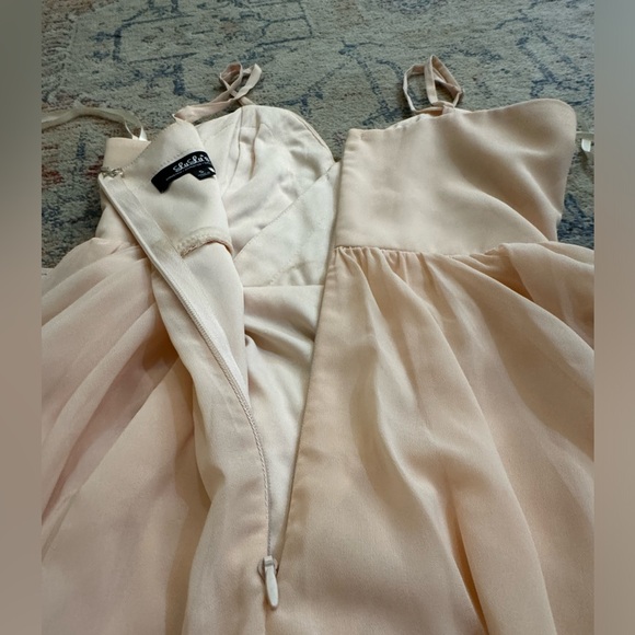 Lulu’s Blush peach full length chiffon maxi gown Size Small. Prom. Bridesmaid - Picture 4 of 8
